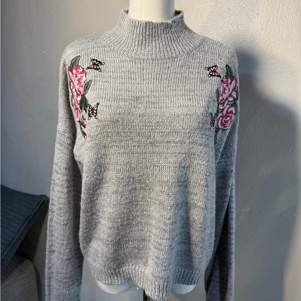 Cloud Chaser Gray Embroidered Floral Mock Neck Sweater Women’s Large